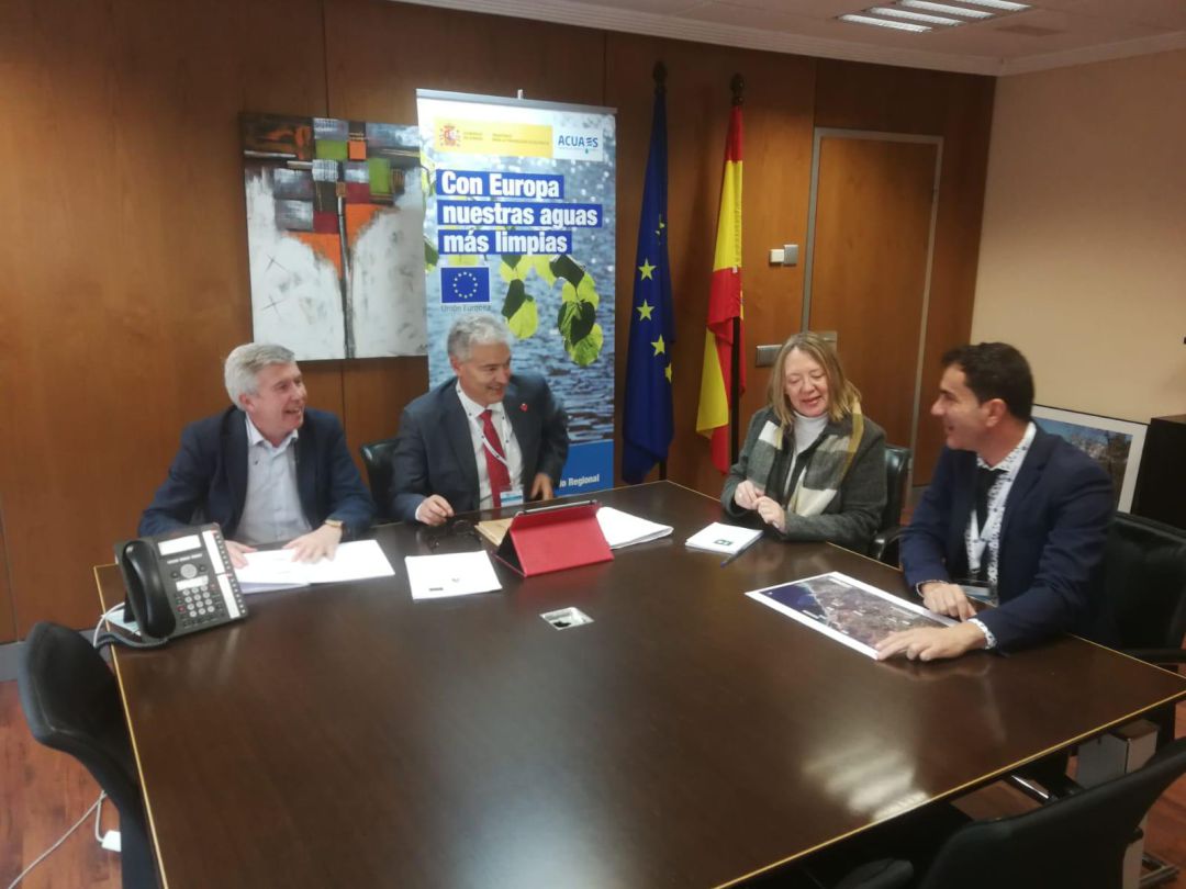 El alcalde de Tías, José Juan Cruz, y el primer teniente de alcalde, Mame Fernández, en la reunión con ACUAES. El alcalde de Tías, José Juan Cruz, y el primer teniente de alcalde, Mame Fernández, en la reunión con ACUAES.