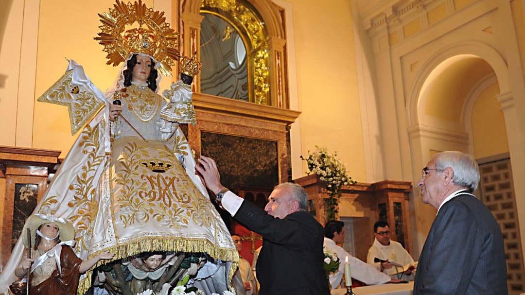 Ofrenda floral a la Virgen de la Paz en Alcobendas