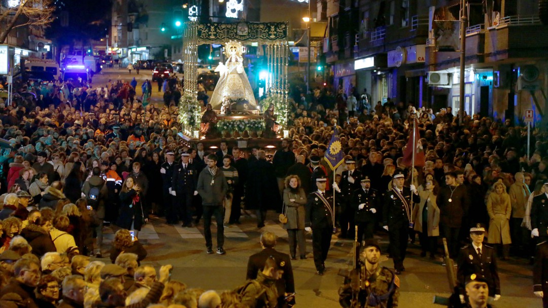 Alcobendas saca en procesión a su patrona, la Virgen de la Paz