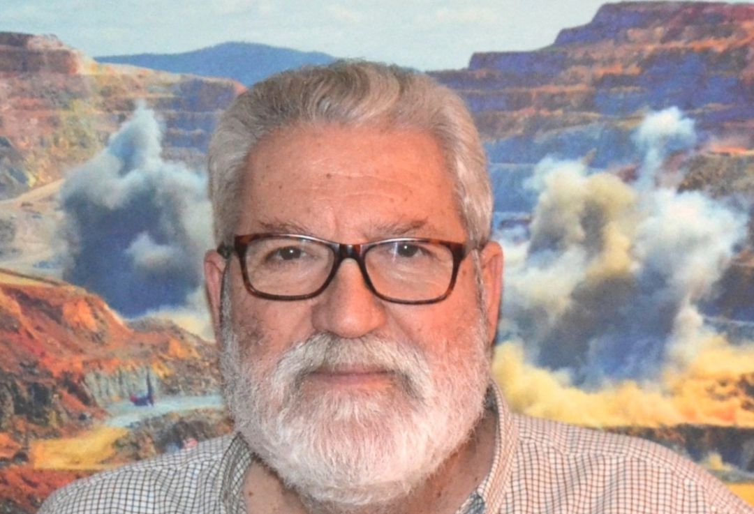 Antonio Perejil Delay ha fallecido apuñalado por su hijo. Antonio Perejil Delay ha fallecido apuñalado por su hijo.