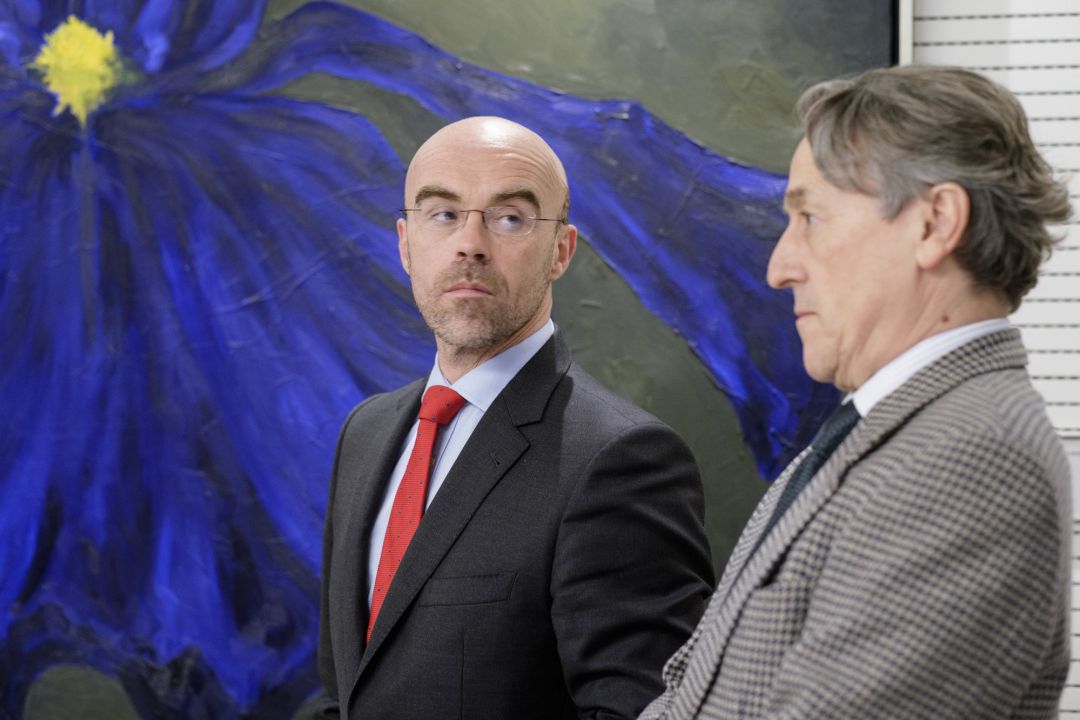 El eurodiputado Jorge Buxadé Villalba mira a Herman Tertsch. El eurodiputado Jorge Buxadé Villalba mira a Herman Tertsch.