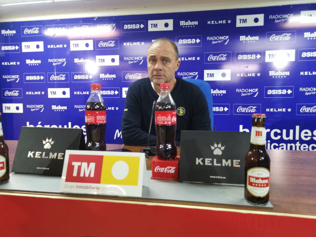 Vicente Mir en la sala de prensa del Rico Pérez Vicente Mir en la sala de prensa del Rico Pérez