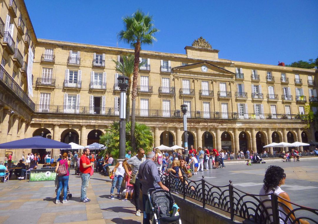 El consistorio limitará los eventos multitudinarios y favorecerá aquellos que no usen megafonía El consistorio limitará los eventos multitudinarios y favorecerá aquellos que no usen megafonía