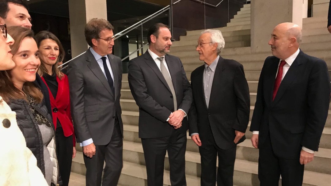 Ábalos, sobre la llegada del AVE a Galicia en 2021: "Creemos que lo podemos cumplir"