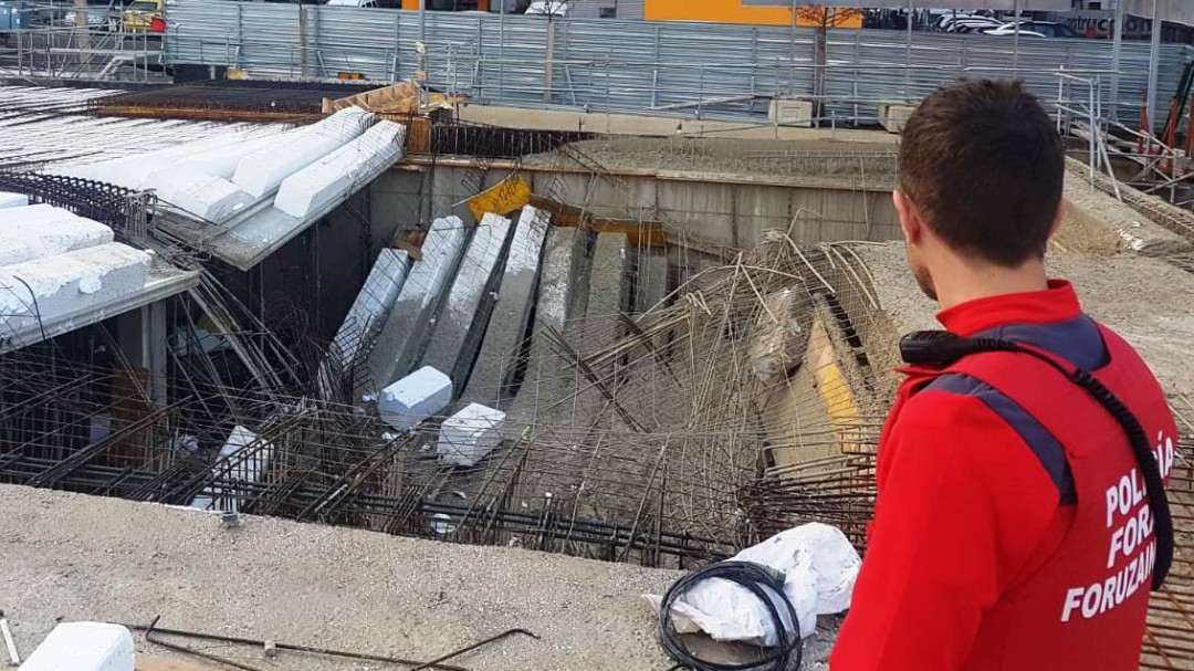 Cinco personas heridas leves en un accidente laboral en una obra de Burlada