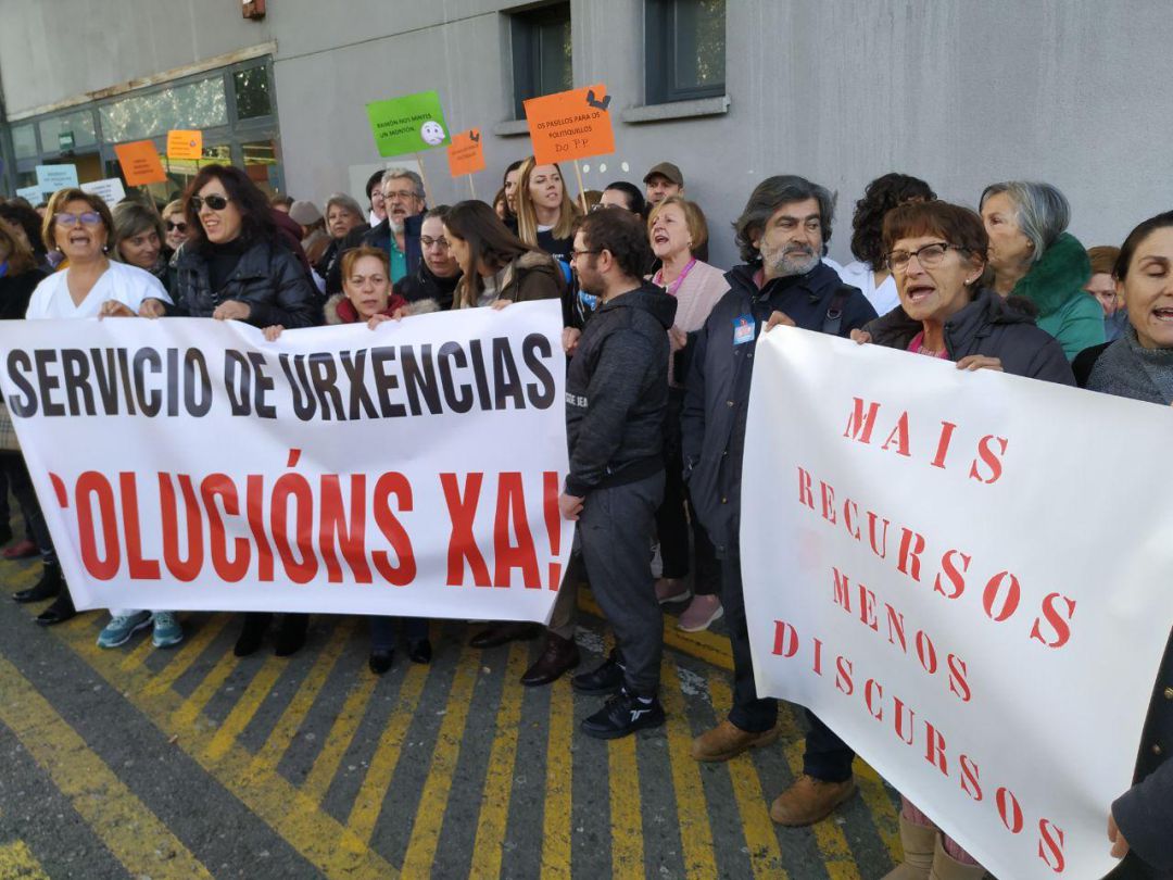 Los sindicatos sanitarios se concentraron esta mañana en la puerte de Urgencias del Hospital Montecelo para pedir la dimisión del gerente del Área sanitaria Pontevedra-Salnés Los sindicatos sanitarios se concentraron esta mañana en la puerte de Urgencias del Hospital Montecelo para pedir la dimisión del gerente del Área sanitaria Pontevedra-Salnés