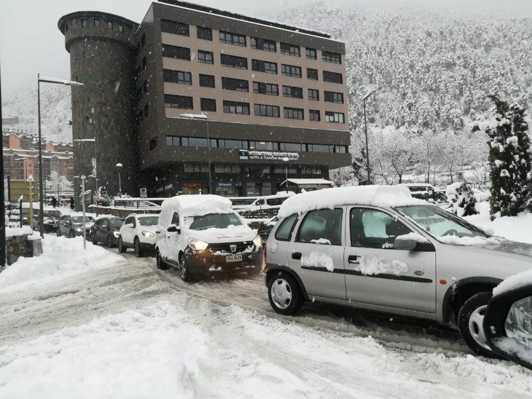 Col·lapse circulatori a Encamp el passat dimecres durant les nevades. Col·lapse circulatori a Encamp el passat dimecres durant les nevades.