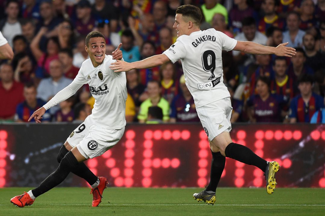 Gameiro y Rodrigo celebran un gol ante el FC Barcelona Gameiro y Rodrigo celebran un gol ante el FC Barcelona