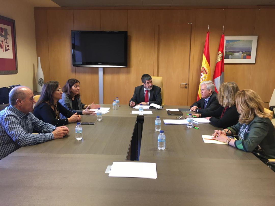Representantes de ALCER se han reunido con el gerente de SACYL, Manuel Mitadiel Representantes de ALCER se han reunido con el gerente de SACYL, Manuel Mitadiel