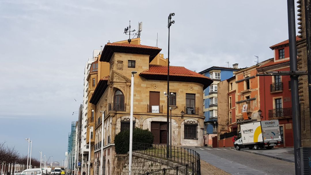 El edificio de la Casa Paquet busca ser albergue de peregrinos. El edificio de la Casa Paquet busca ser albergue de peregrinos.