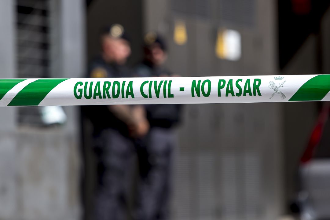 Cordón de seguridad establecido por la Guardia Civil en sus operaciones. Cordón de seguridad establecido por la Guardia Civil en sus operaciones.