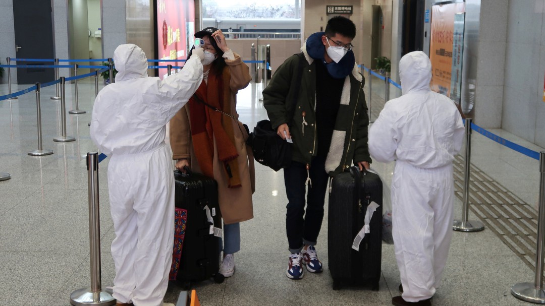 China redobla los esfuerzos para tratar de contener el coronavirus de Wuhan