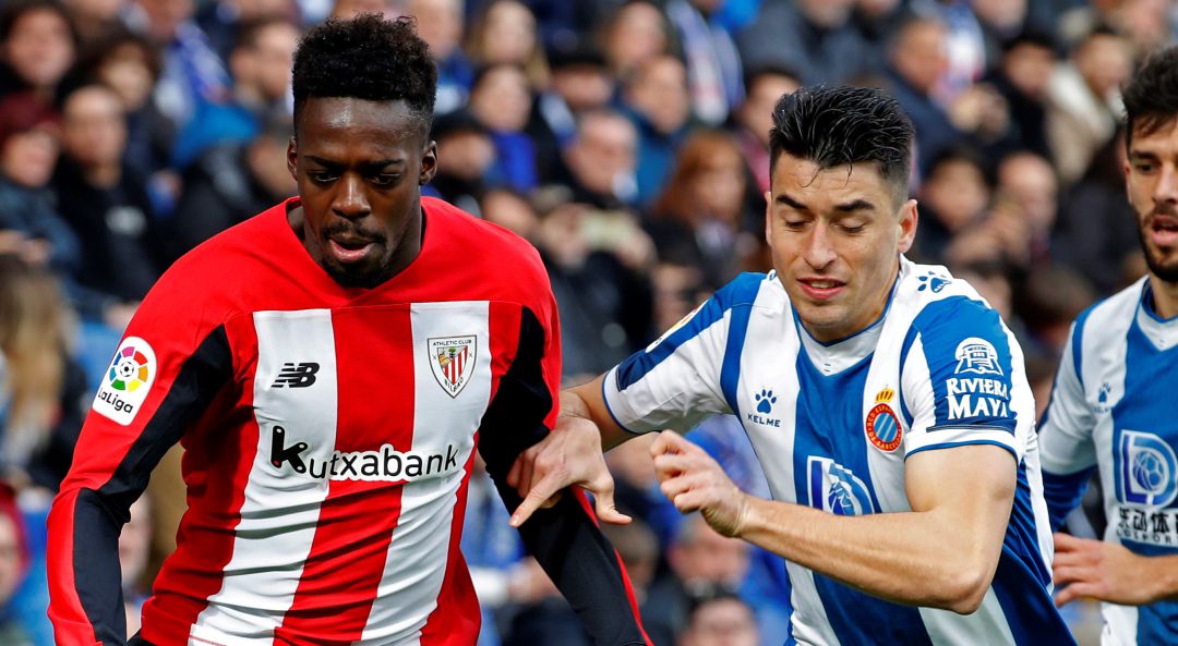 El delantero del Athletic de Bilbao Iñaki Williams (i), y el jugador del Espanyol Marc Roca (d), durante el partido de LaLiga Santander correspondiente a la jornada 21 disputado este sábado en el RCDE Stadium El delantero del Athletic de Bilbao Iñaki Williams (i), y el jugador del Espanyol Marc Roca (d), durante el partido de LaLiga Santander correspondiente a la jornada 21 disputado este sábado en el RCDE Stadium