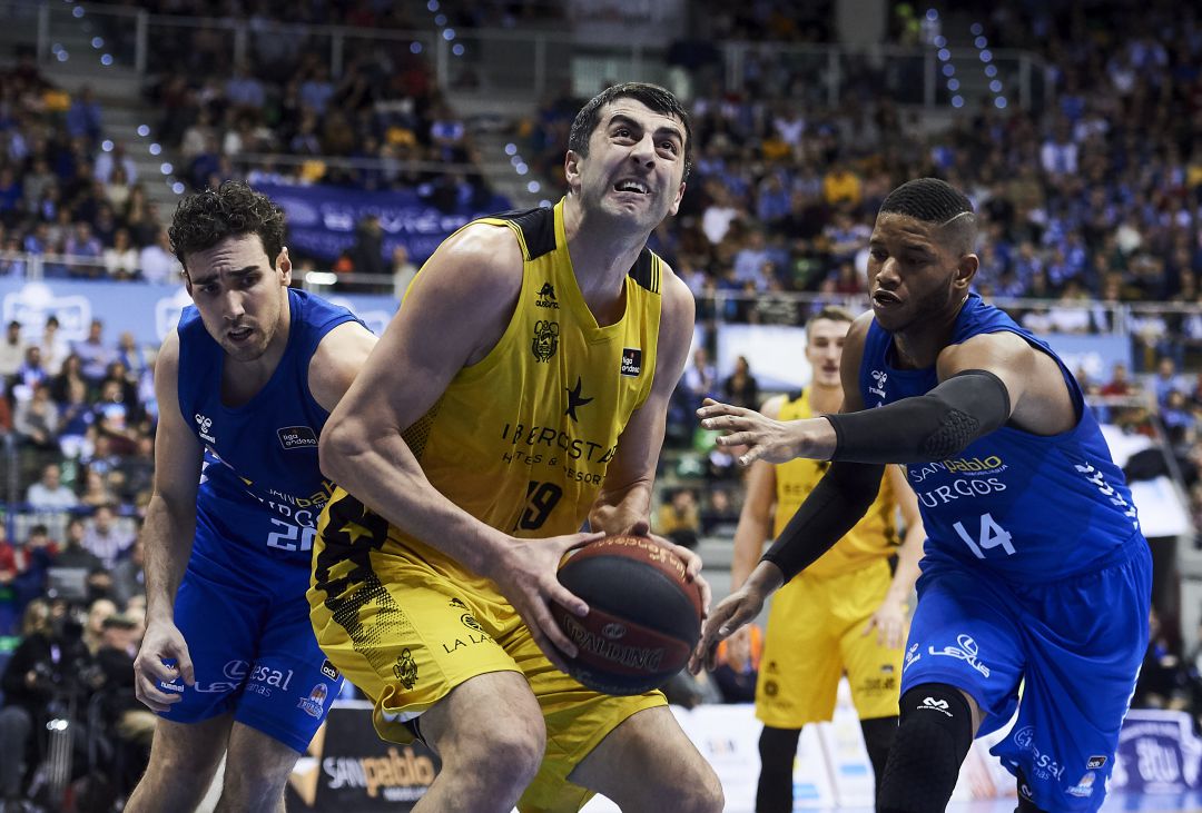 Shermadini volvió a ser el mejor de los aurinegros con 17 puntos Shermadini volvió a ser el mejor de los aurinegros con 17 puntos