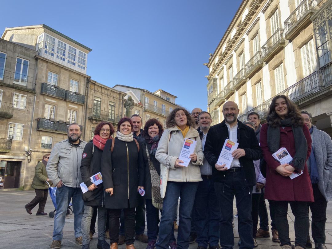 Néstor Rego y Goretti Sanmartín, en primer término, en Santiago. Néstor Rego y Goretti Sanmartín, en primer término, en Santiago.