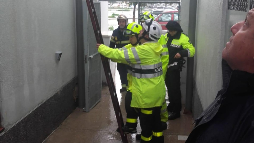 Desalojadas varias familias de la barriada jerezana de Los Pitufos por las lluvias