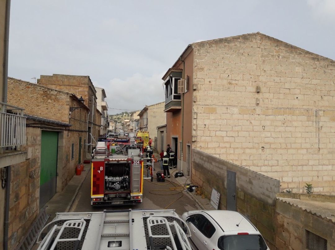 INCENDIO EN VILLAFRANCA DE BONANY INCENDIO EN VILLAFRANCA DE BONANY