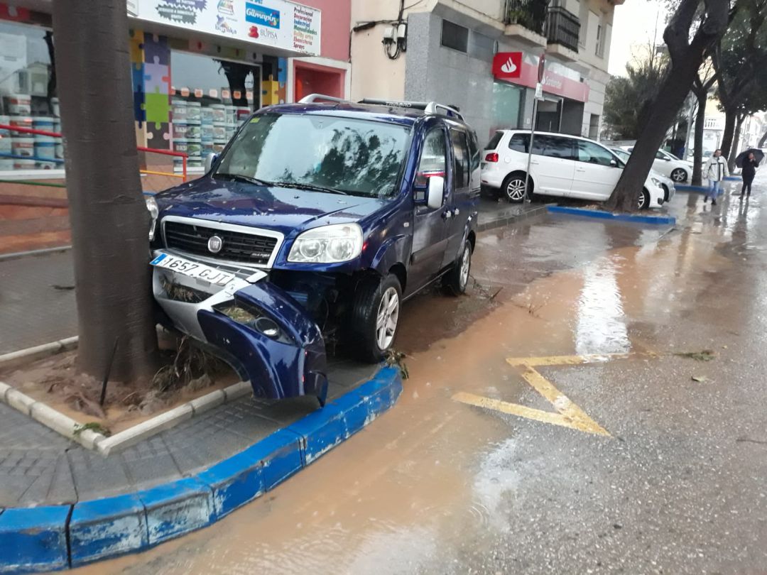 Coche siniestrado por la tromba de agua en Campanillas Coche siniestrado por la tromba de agua en Campanillas