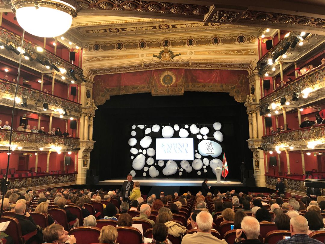 Sala del Teatro Arriaga poco antes de dar comienzo los Premios Sabino Arana. Sala del Teatro Arriaga poco antes de dar comienzo los Premios Sabino Arana.