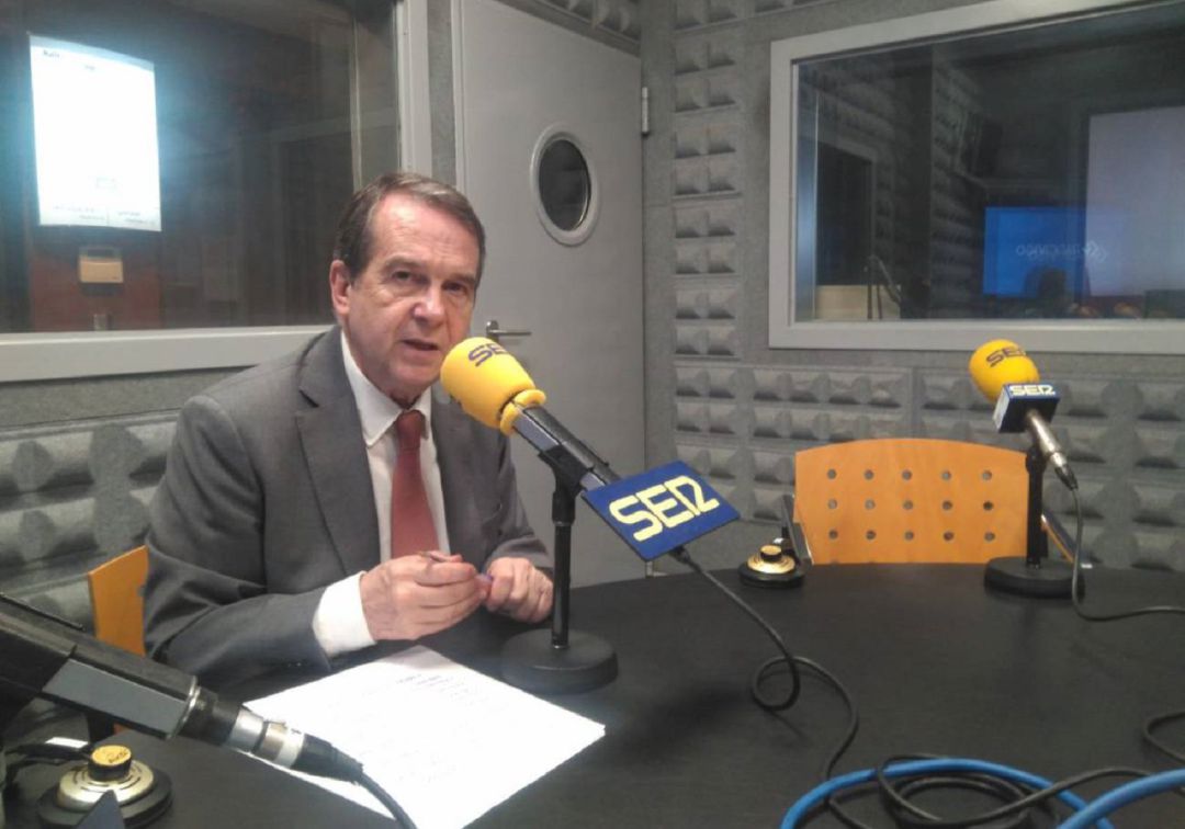 Abel Caballero: "Estamos cerrando la normativa de patinetes y el concurso para regular el alquiler"