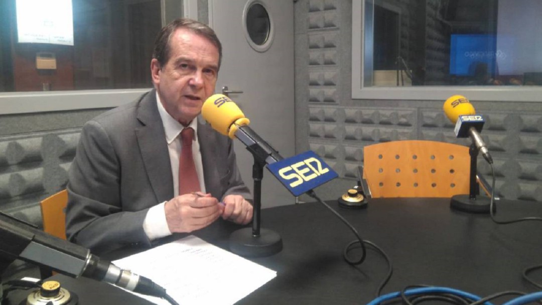 Abel Caballero: "Estamos cerrando la normativa de patinetes y el concurso para regular el alquiler"