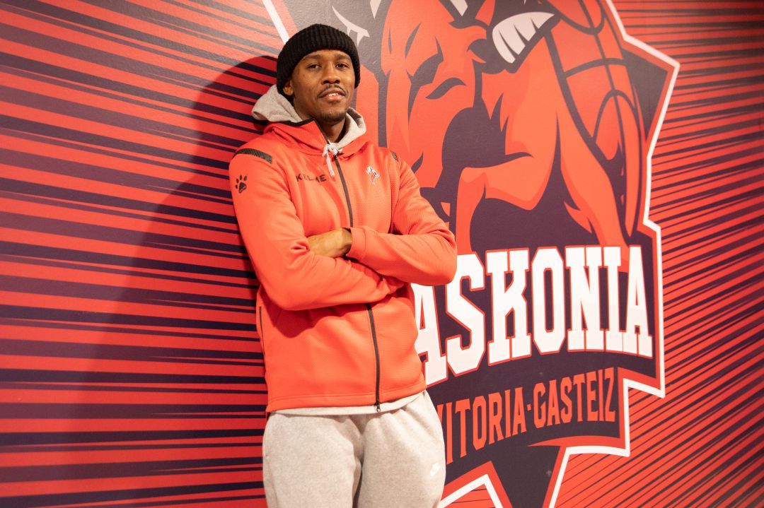 Semaj Christon llegó a Vitoria el lunes por la mañana. Semaj Christon llegó a Vitoria el lunes por la mañana.