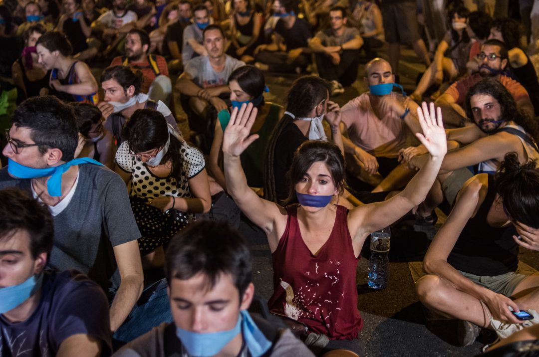 Manifestantes en las calles españolas contra la ley Mordaza. Manifestantes en las calles españolas contra la ley Mordaza.