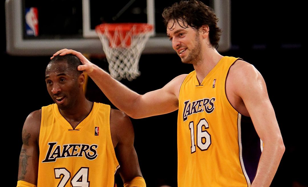Kobe Bryant junto a Pau Gasol Kobe Bryant junto a Pau Gasol