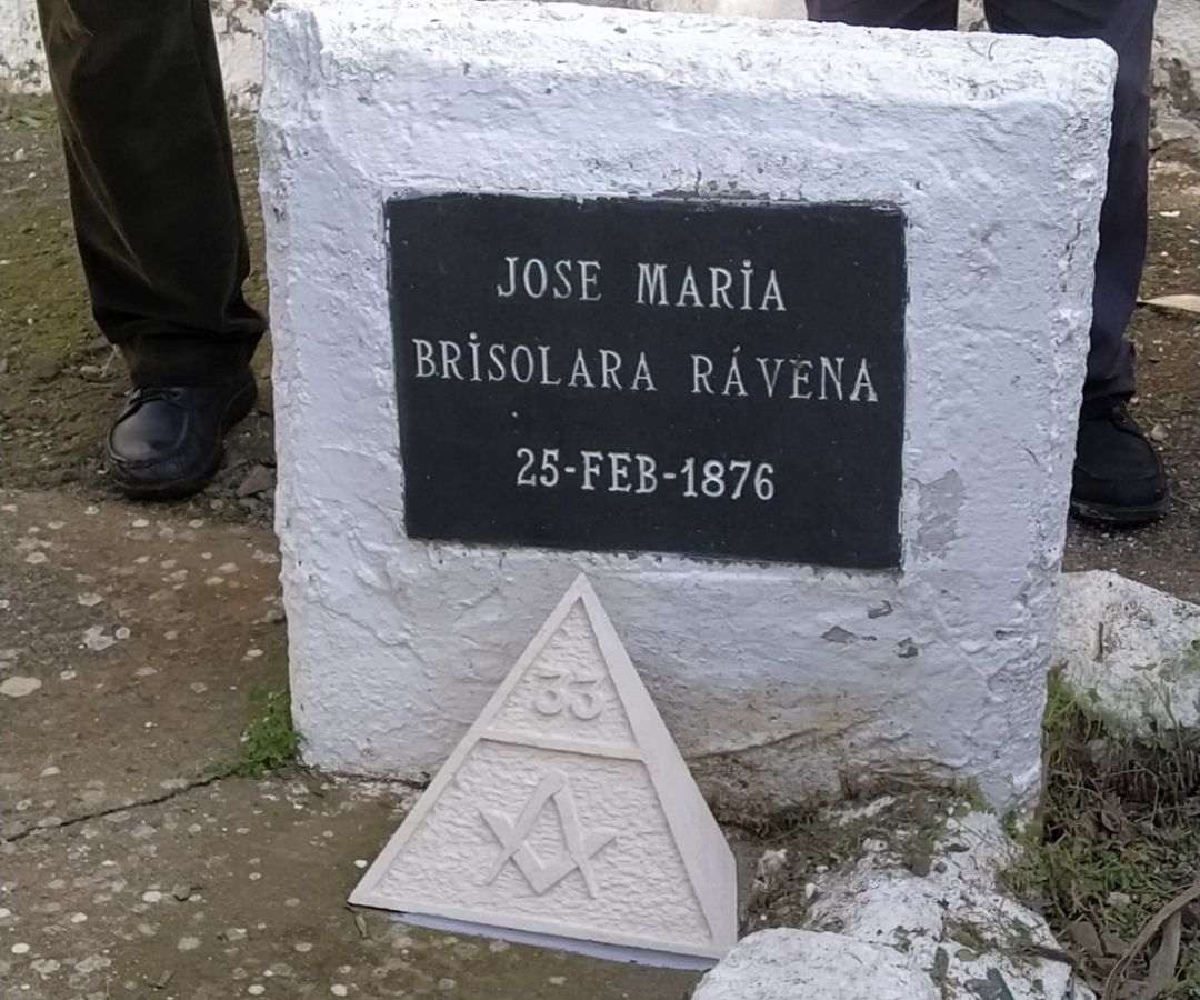 Homenaje al masón Brisolara en el cementerio angloamericano Homenaje al masón Brisolara en el cementerio angloamericano