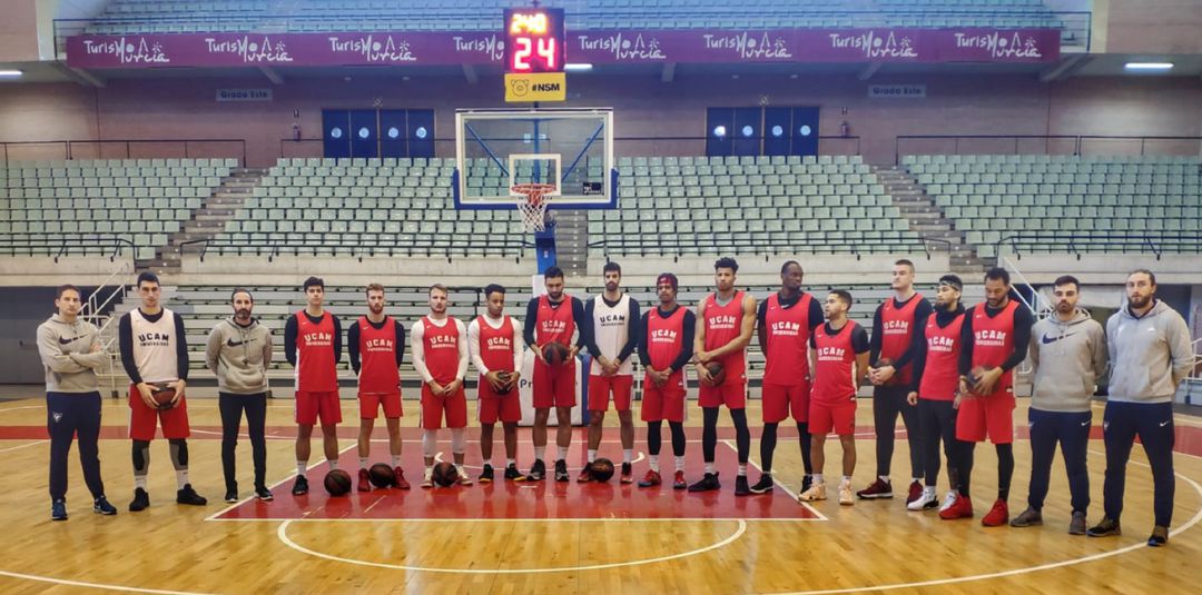 El UCAM Murcia CB rindiendo homenaje a Kobe Bryant El UCAM Murcia CB rindiendo homenaje a Kobe Bryant