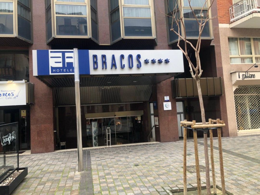 La policía nacional investiga la muerte de una menor en el Hotel Los Bracos La policía nacional investiga la muerte de una menor en el Hotel Los Bracos