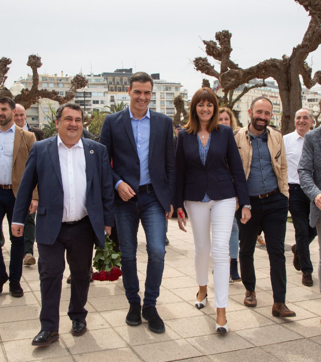 Ernesto Gasco y Pedro Sánchez comparten paseo por Donostia en una de las visitas del Presidente del Gobierno Ernesto Gasco y Pedro Sánchez comparten paseo por Donostia en una de las visitas del Presidente del Gobierno