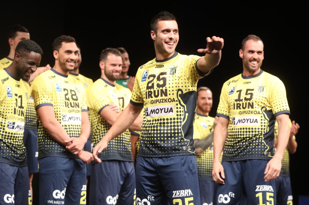 Azkue el día de la presentación de la camiseta para esta temporada Azkue el día de la presentación de la camiseta para esta temporada