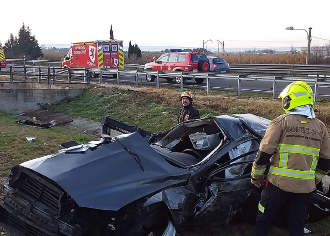 Así ha quedado el turismo tras el accidente Así ha quedado el turismo tras el accidente