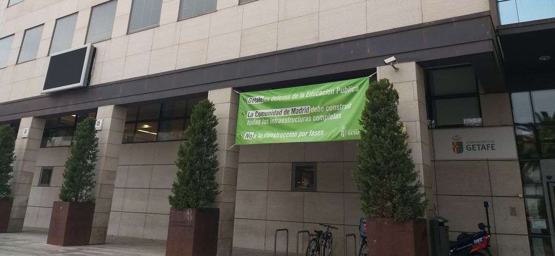 Un juzgado ha embargado las subvenciones regionales al Ayuntamiento de Getafe ante el impago a un trabajador de la cantidad establecida por un juez. Un juzgado ha embargado las subvenciones regionales al Ayuntamiento de Getafe ante el impago a un trabajador de la cantidad establecida por un juez.