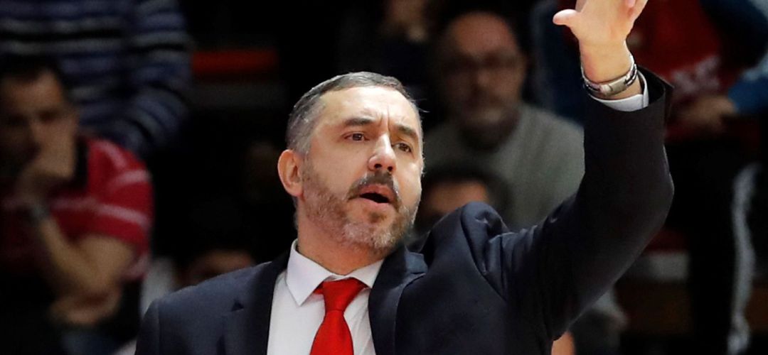 El entrenador del Montakit Fuenlabrada Jota Cuspinera durante el partido ante el Barcelona de la decimoctava jornada de Liga Endesa El entrenador del Montakit Fuenlabrada Jota Cuspinera durante el partido ante el Barcelona de la decimoctava jornada de Liga Endesa
