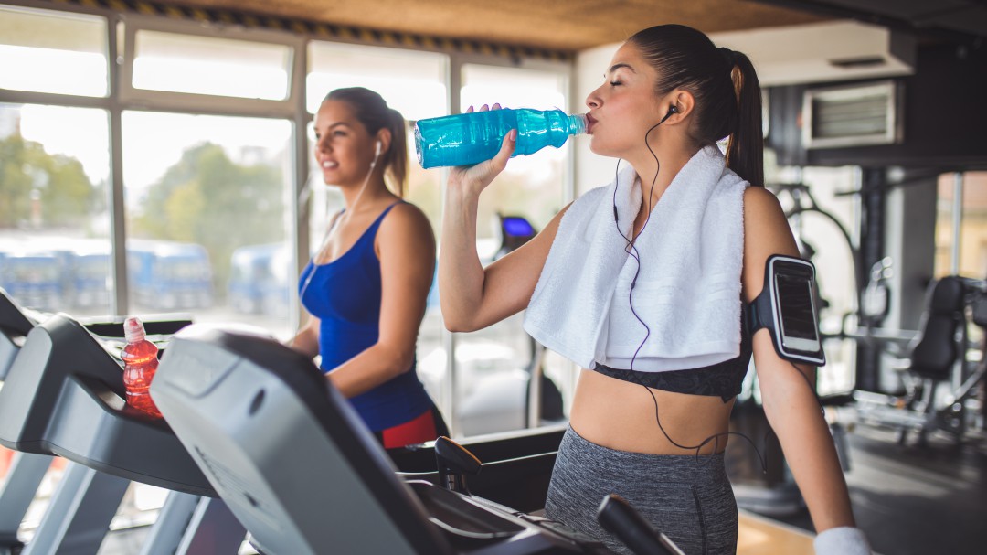 Las bebidas energéticas son un problema de salud pública: estas seis medidas pueden ponerle fin