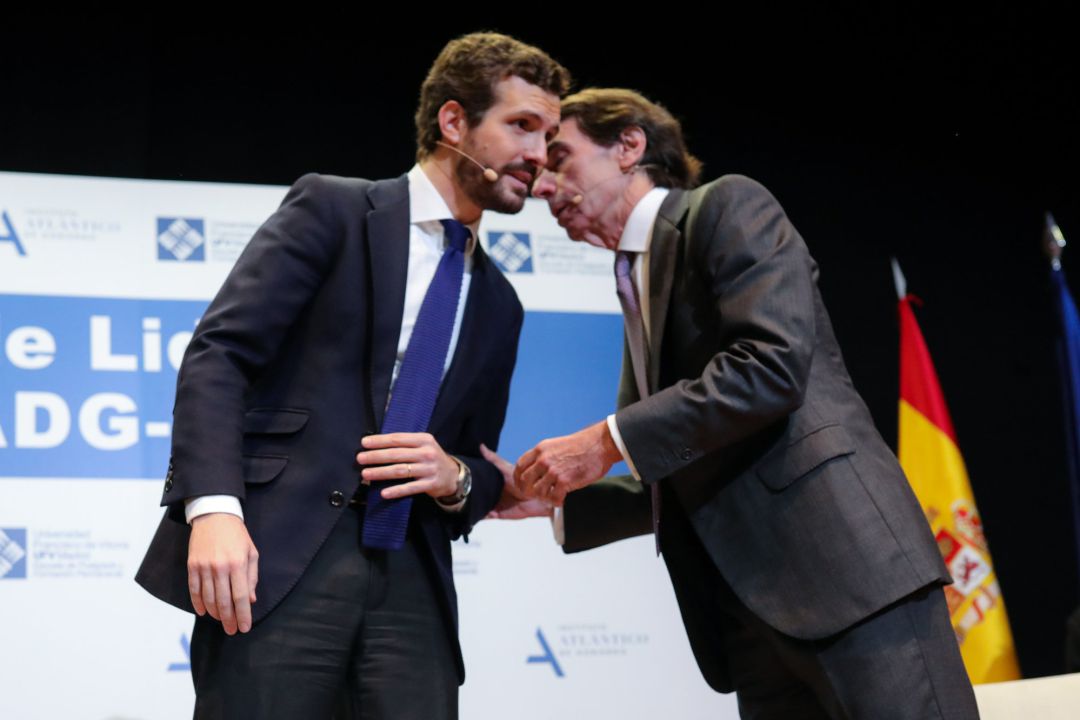 El presidente del Partido Popular, Pablo Casado (i) y el expresidente del Gobierno, José María Aznar (d) participan en el diálogo 'España ante un cambio de régimen' en el Auditorio de la Universidad Francisco de Vitoria, en Madrid (España) El presidente del Partido Popular, Pablo Casado (i) y el expresidente del Gobierno, José María Aznar (d) participan en el diálogo 'España ante un cambio de régimen' en el Auditorio de la Universidad Francisco de Vitoria, en Madrid (España)