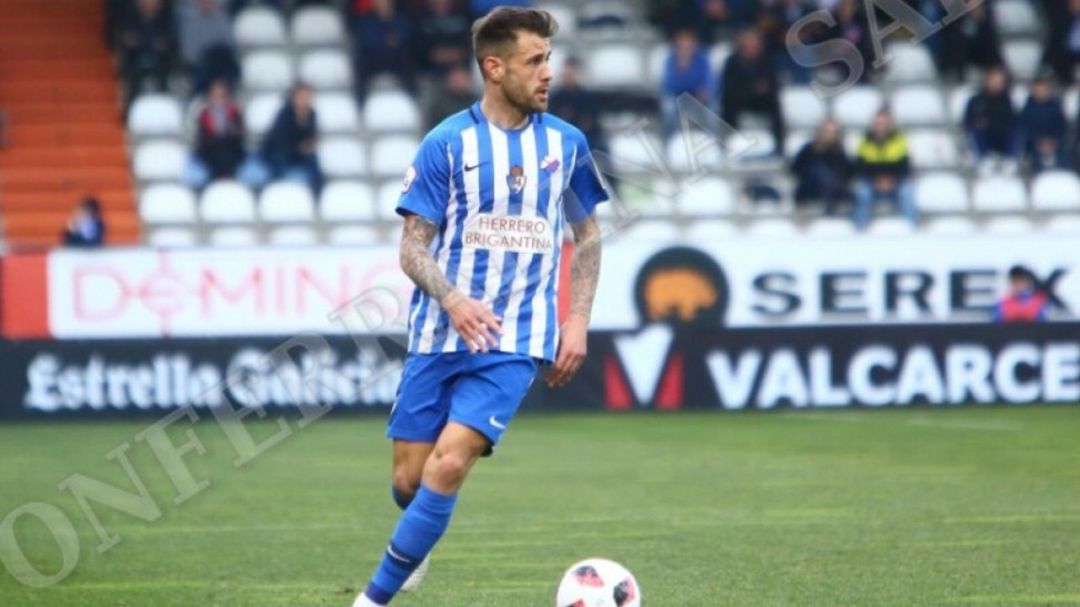 El central vasco jugará cedido en el Racing de Ferrol El central vasco jugará cedido en el Racing de Ferrol