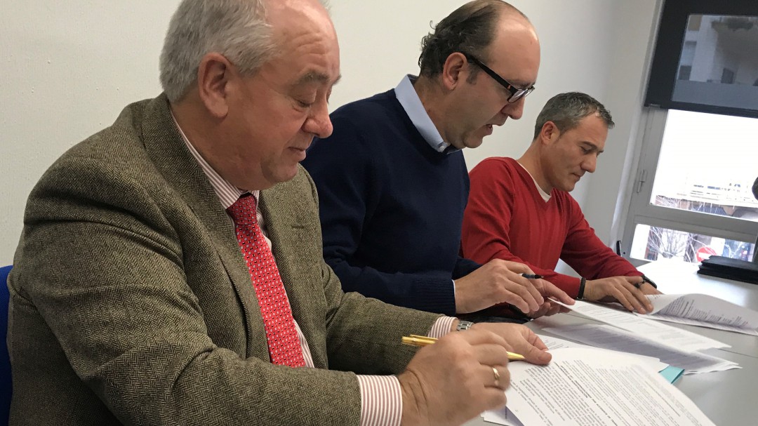 Firmado un convenio "moderno" y "bueno" para la pizarra, según APICAL y UGT