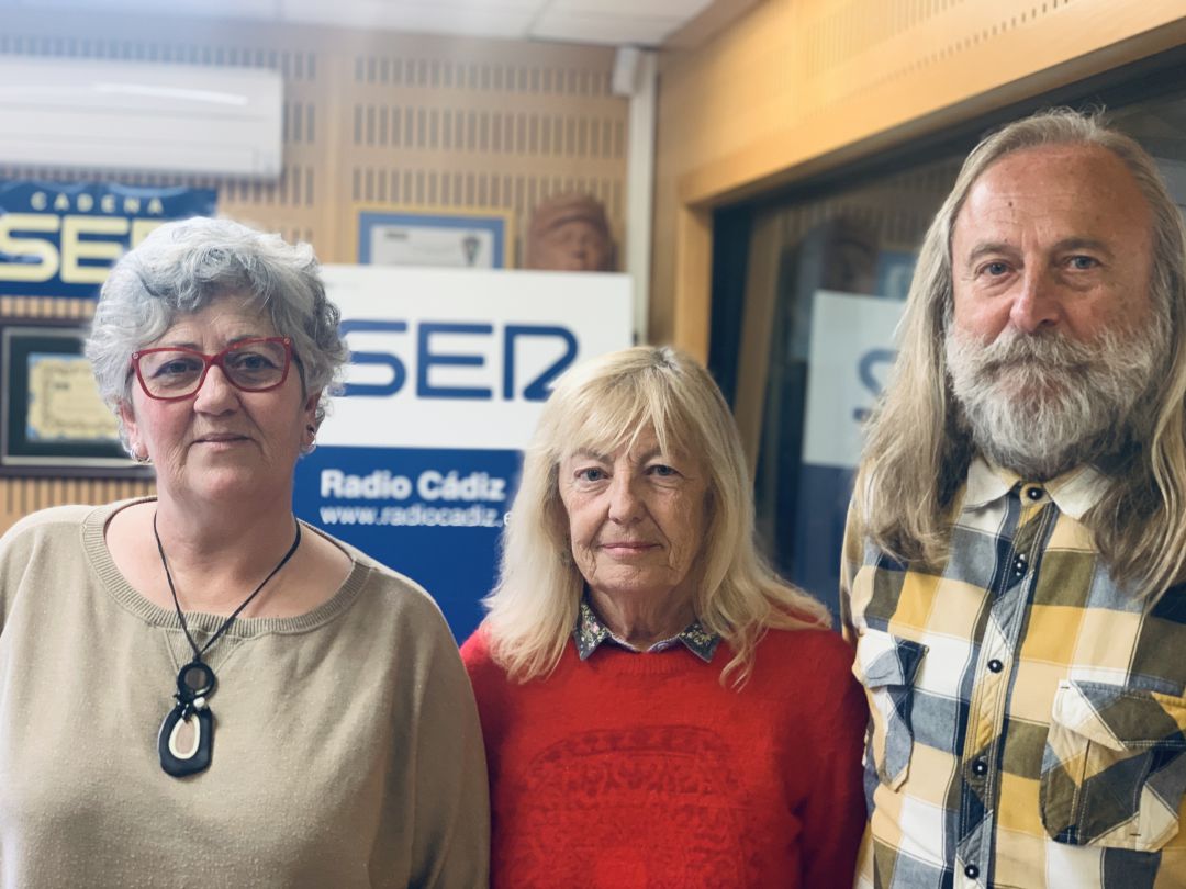 Teresa Almagro, Lola Martínez y Antonio Vergara, portavoces de la Marea Blanca de Cádiz Teresa Almagro, Lola Martínez y Antonio Vergara, portavoces de la Marea Blanca de Cádiz