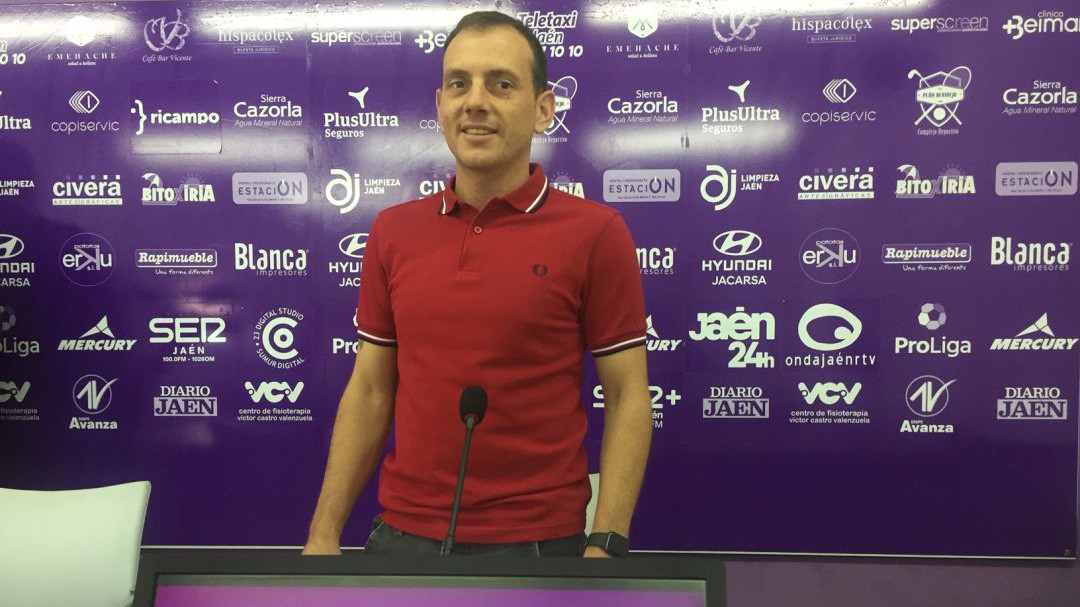 Alberto González estudia una oferta para dejar el Real Jaén