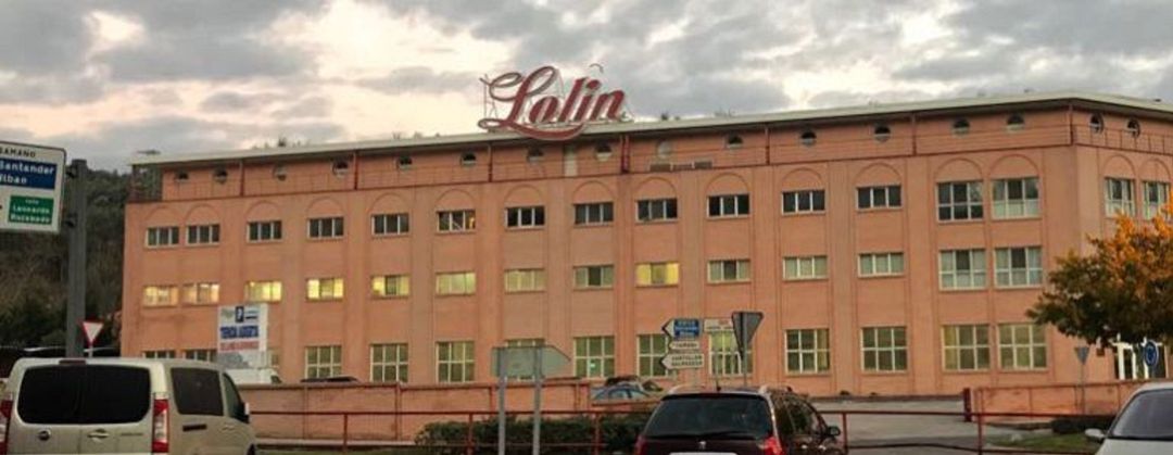 Los grupos municipales PSOE, PP, Ciudadanos y Podemos en el Ayuntamiento de Castro Urdiales han presentado en los juzgados de la villa una denuncia penal por coacciones contra Conservas Lolín y su dueño, Fernando Gutierrez Castro, hermano de Jesús Castro, concejal del PRC. Los grupos municipales PSOE, PP, Ciudadanos y Podemos en el Ayuntamiento de Castro Urdiales han presentado en los juzgados de la villa una denuncia penal por coacciones contra Conservas Lolín y su dueño, Fernando Gutierrez Castro, hermano de Jesús Castro, concejal del PRC.
