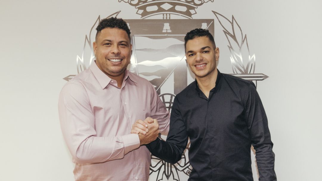 El presidente Ronaldo junto a Ben Arfa, el nuevo fichaje El presidente Ronaldo junto a Ben Arfa, el nuevo fichaje