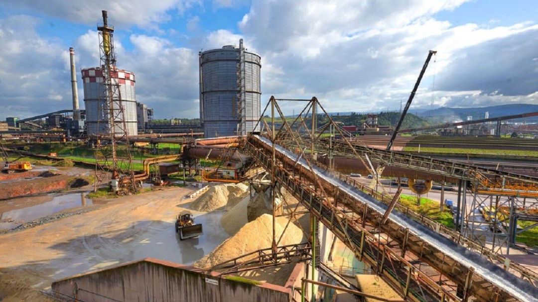 Las auxiliares recortan plantilla con el fin de las obras en Arcelor