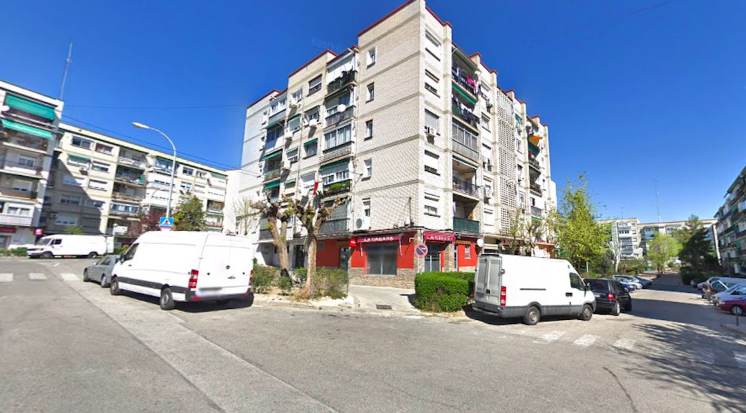 Bloque de viviendas en el barrio Ciudad 70 de Coslada Bloque de viviendas en el barrio Ciudad 70 de Coslada