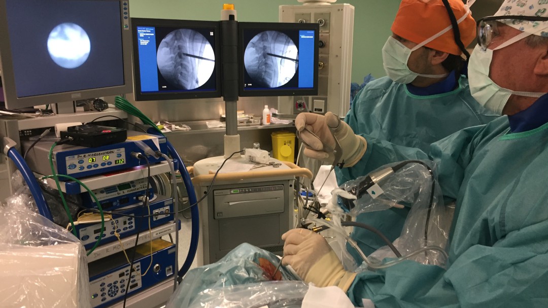 Primera cirurgia endoscòpica per a les hèrnies cervicals