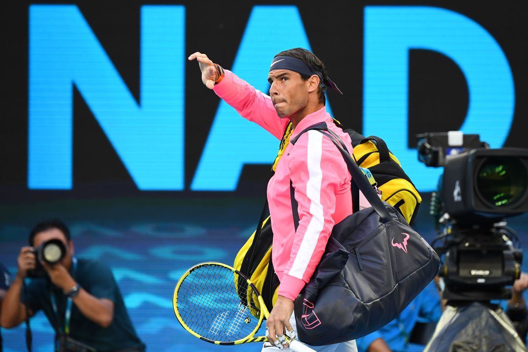 Nadal llega a la pista antes de su partido de cuartos de final contra Dominic Thiem. Nadal llega a la pista antes de su partido de cuartos de final contra Dominic Thiem.