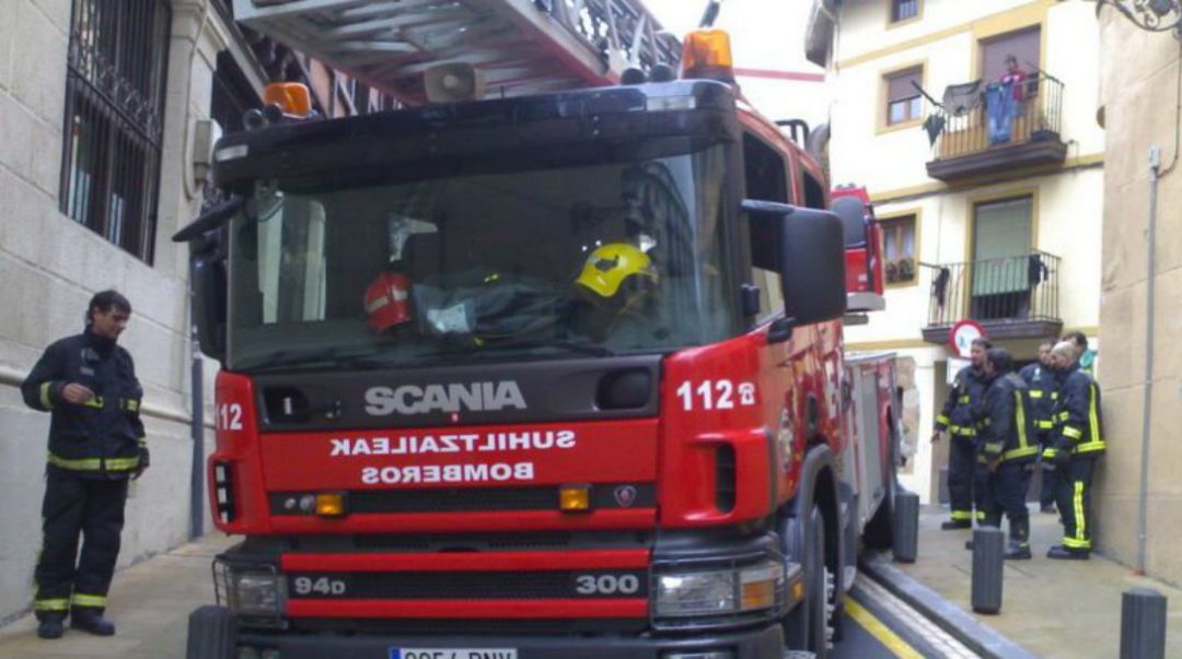 Sin daños personales en dos incendios en viviendas de Zorroza y Getxo Sin daños personales en dos incendios en viviendas de Zorroza y Getxo