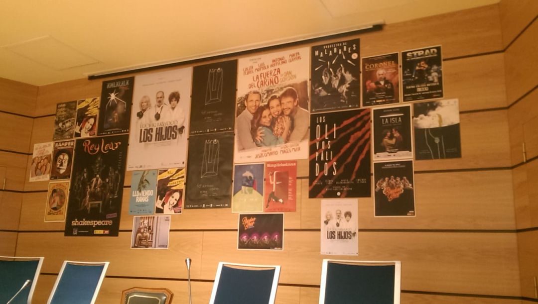 Los carteles de los espectáculos de la edición de este año se colocaron en el salón del plenos del Ayuntamiento, lugar elegido para la presentación del festival Los carteles de los espectáculos de la edición de este año se colocaron en el salón del plenos del Ayuntamiento, lugar elegido para la presentación del festival